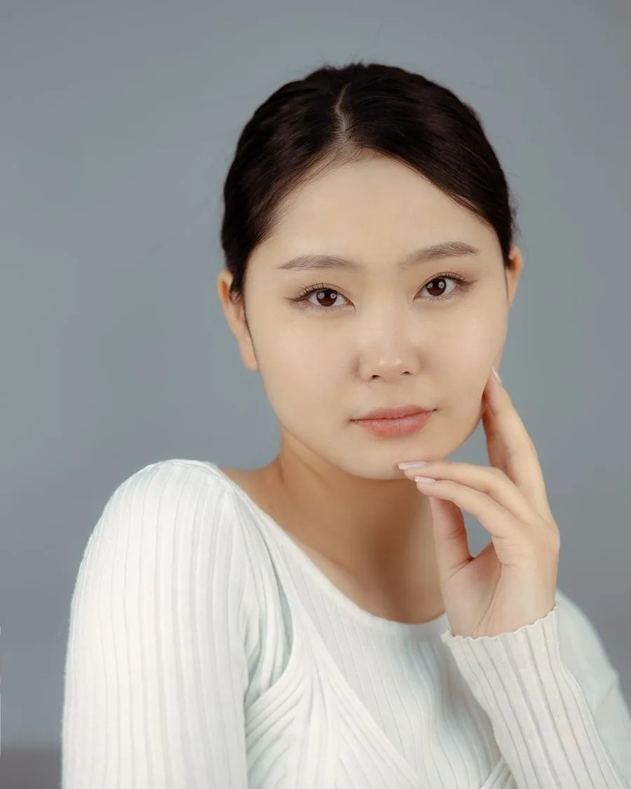 A center part with long straight hair is a low-maintenance classic
